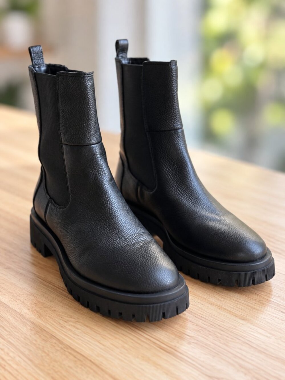 Gianni Bini Black Leather Chelsea Lug Boots Size 6.5 - Picture 2 of 12